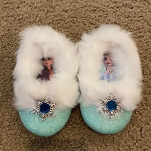 Disney Frozen Slippers - Size 5/6